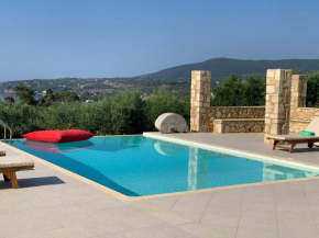  Onirozo Koroni Private Villa  Храни